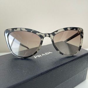 PRADA PR 01VS CATWALK SUNGLASSES GREY HAVANA/GREY GRADIENT